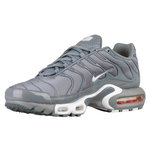 nike midfielder boots