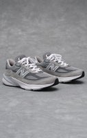990