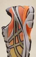 SHOP ASICS