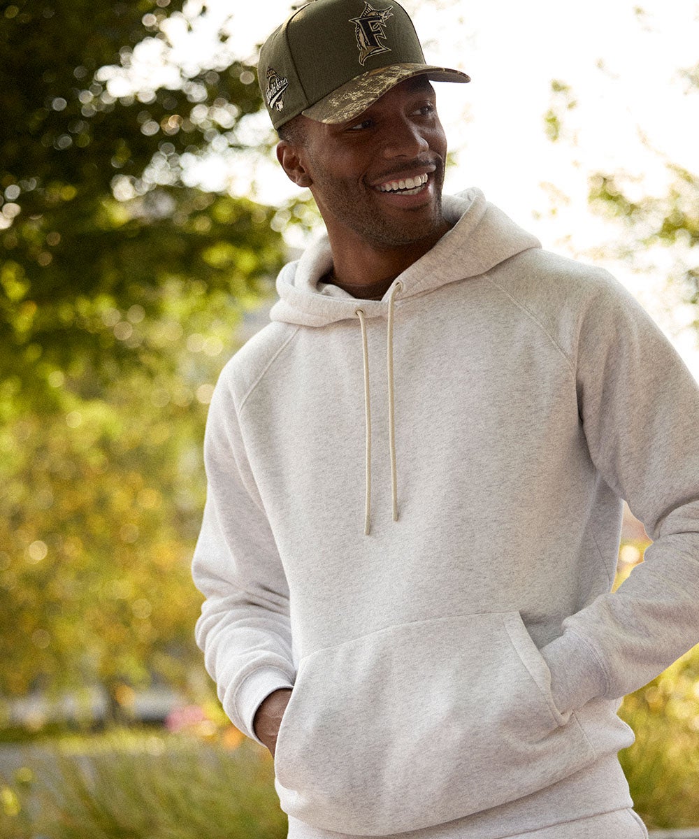 HOODIES & SWEATSHIRTS