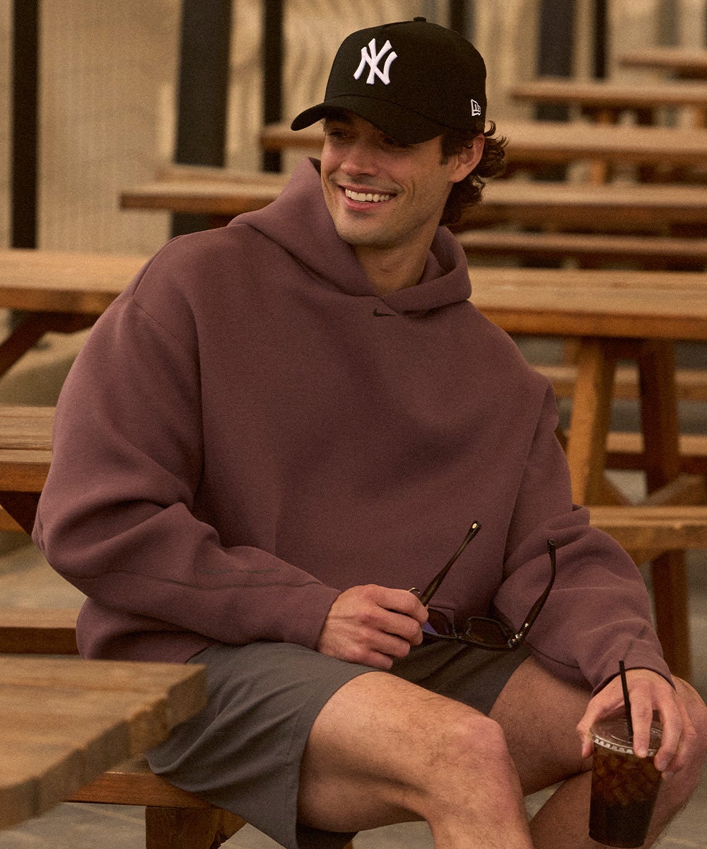 HOODIES & SWEATSHIRTS