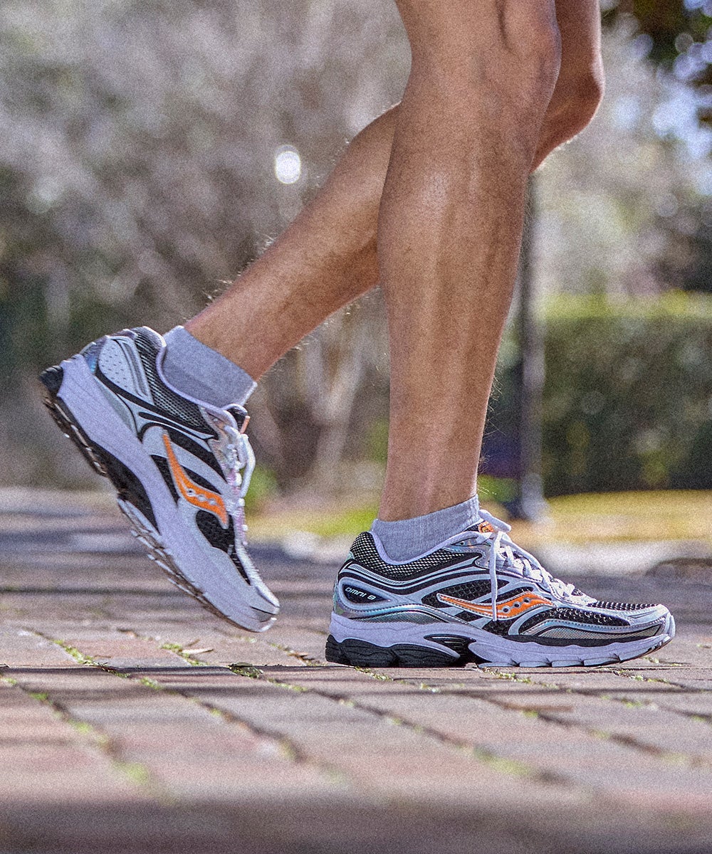 SAUCONY
