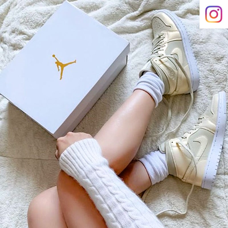 Shop the Women's Nike AJ1 Mid SE shoe.