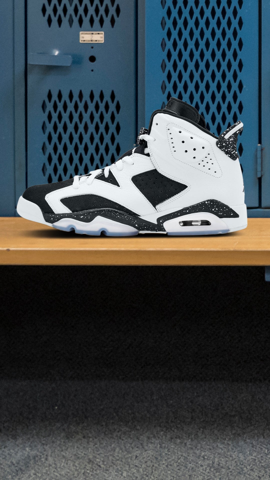 Jordan Retro 6 'Black & White' Reservation