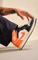 SHOP NIKE & JORDAN