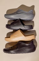 SHOP SANDALS & SLIDES