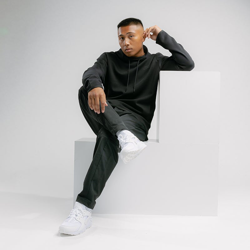Have your style on chill mode all season long in new Nike Tech Fleece.