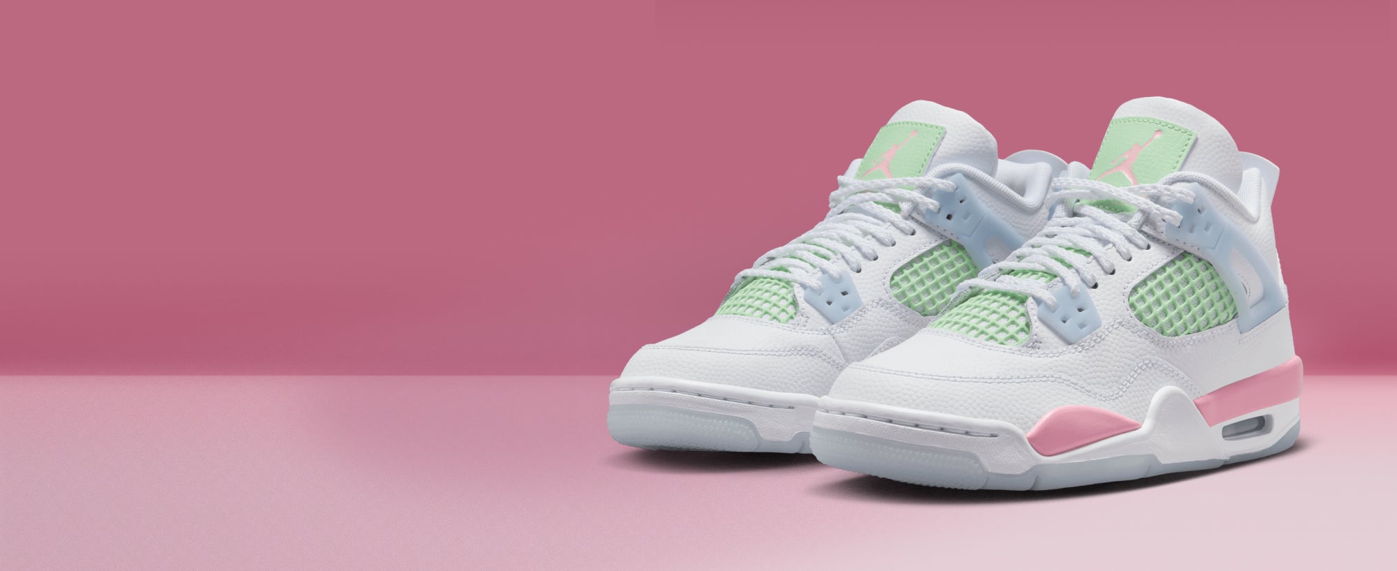 Jordan Retro 4 'Love is in the Air'