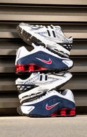Running Shoes 