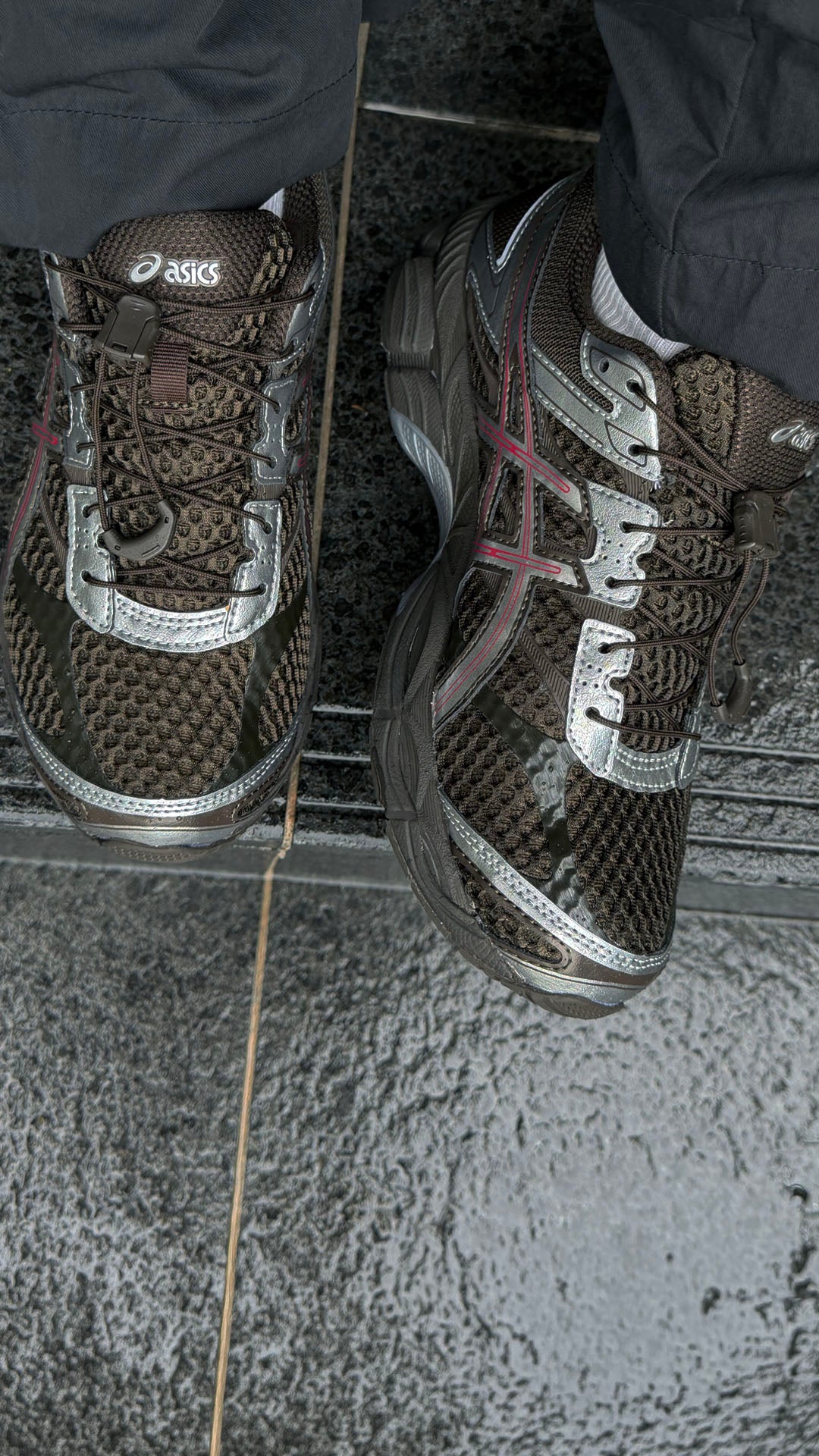 OFF-DUTY READY Easy comfort for coffee runs, errands and everyday plans. SHOP THE STYLE