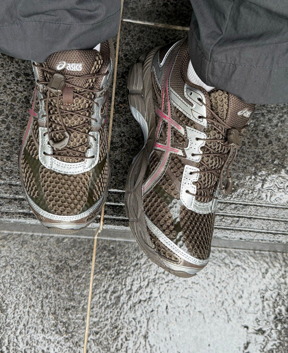 OFF-DUTY READY. Easy comfort for coffee runs, errands and everyday plans. SHOP THE STYLE
