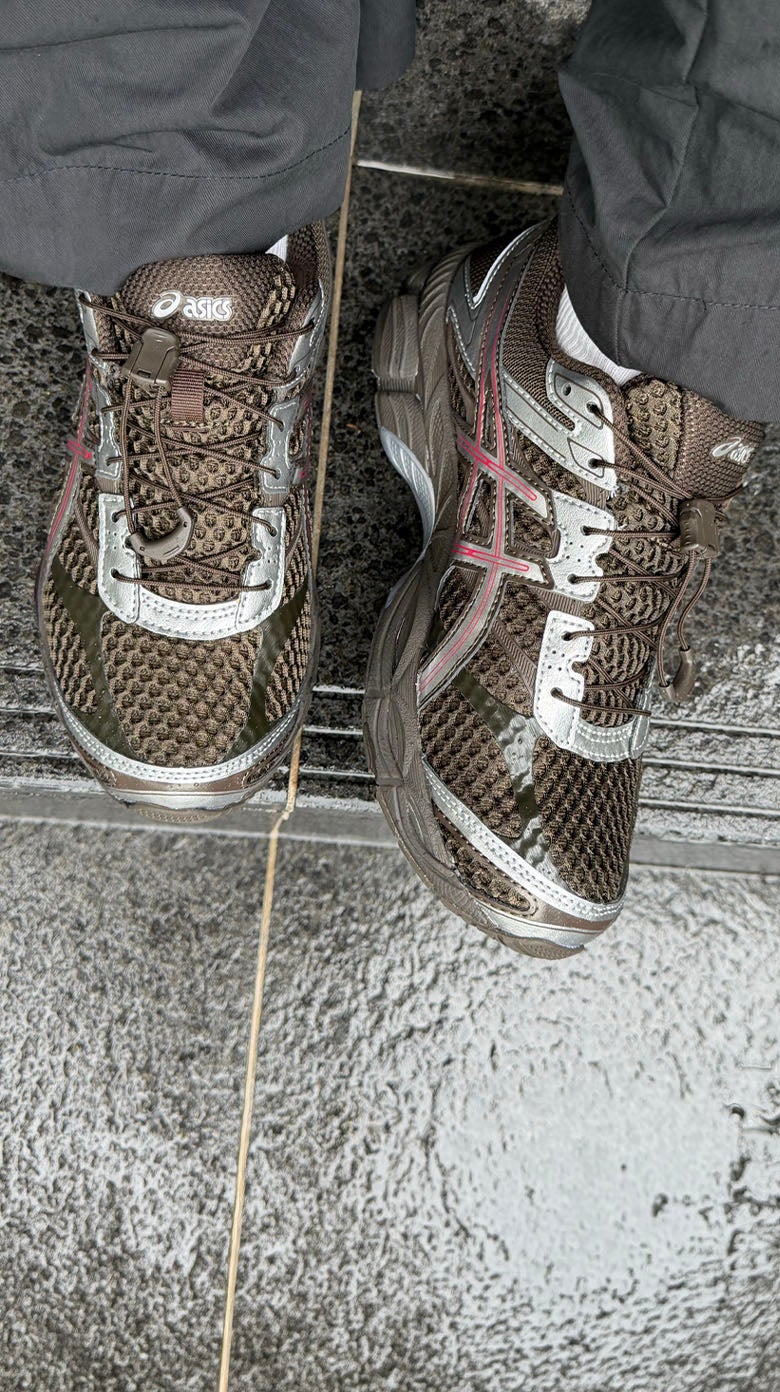 OFF-DUTY READY. Easy comfort for coffee runs, errands and everyday plans. SHOP THE STYLE