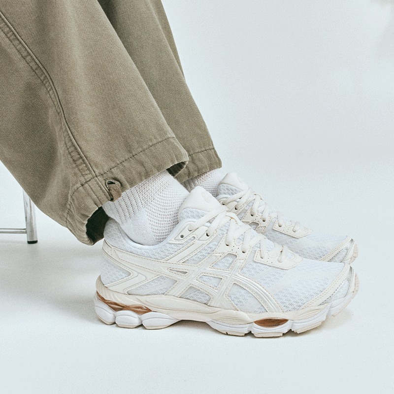 ELEVATED COMFORT The latest Gel-Cumulus 16 blends sleek design with signature cushioning made to move with you. SHOP THE STYLE