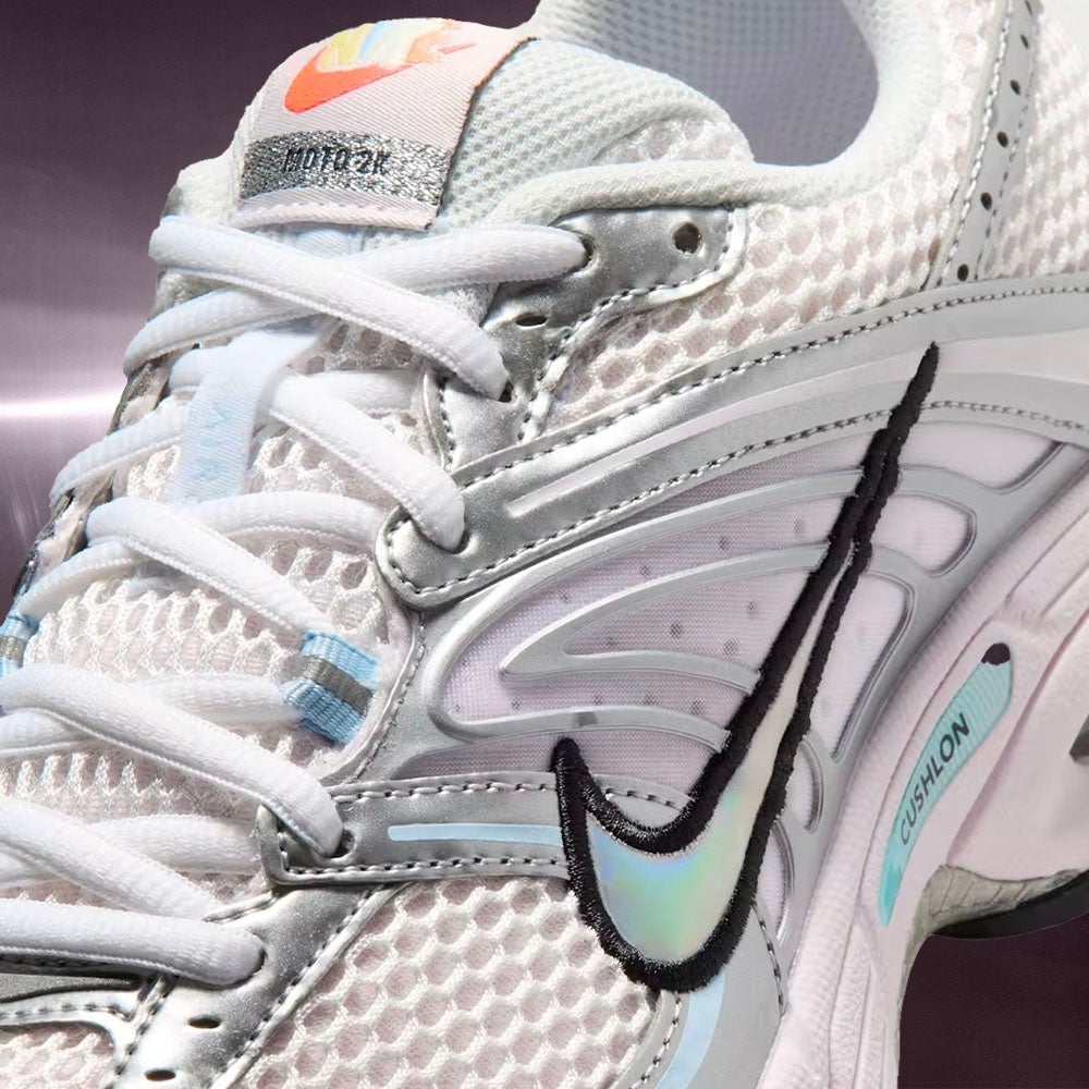 Air cushioning meets early-2000s edge.