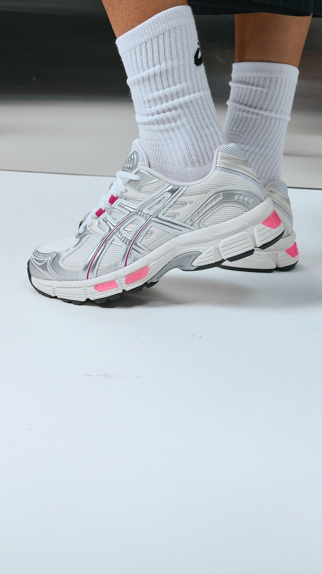 GEL-STRATUS™ MC ASICS performance-inspired design gets a fresh finish with bold pink accents that pop. SHOP THE STYLE