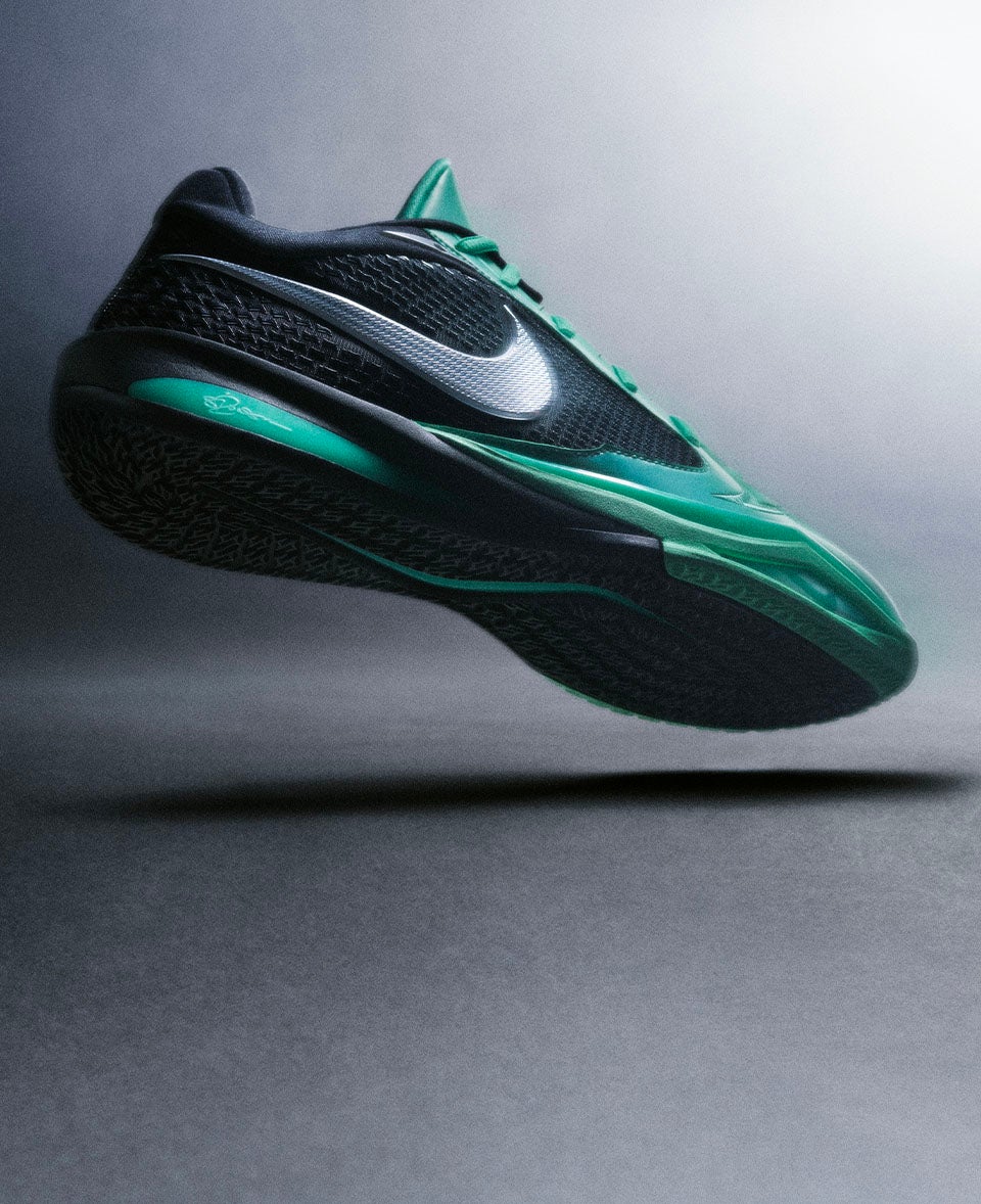 PLAYMAKER ENERGY Fresh mint colour. Elite performance. The Nike Sabrina 4 is ready to ball. SHOP THE STYLE
