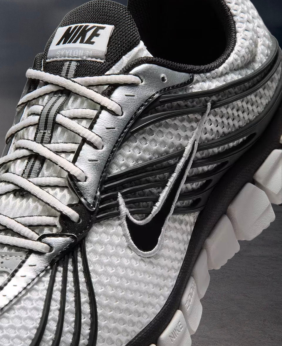 NIKE SKYLON 11 Sleek lines, bold contrast and undeniable throwback appeal. SHOP THE STYLE