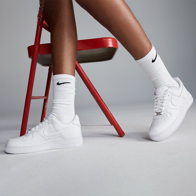 SHOP SUMMER WHITE SNEAKERS
