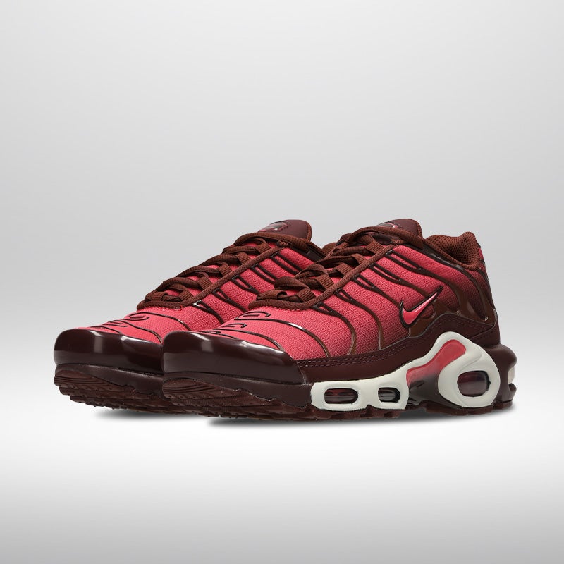 style-red-sneakers