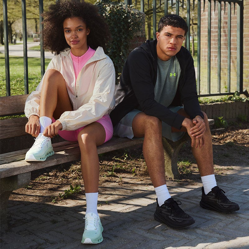LE SOLEIL EST DE SORTIE. LES SNEAKERS AUSSI