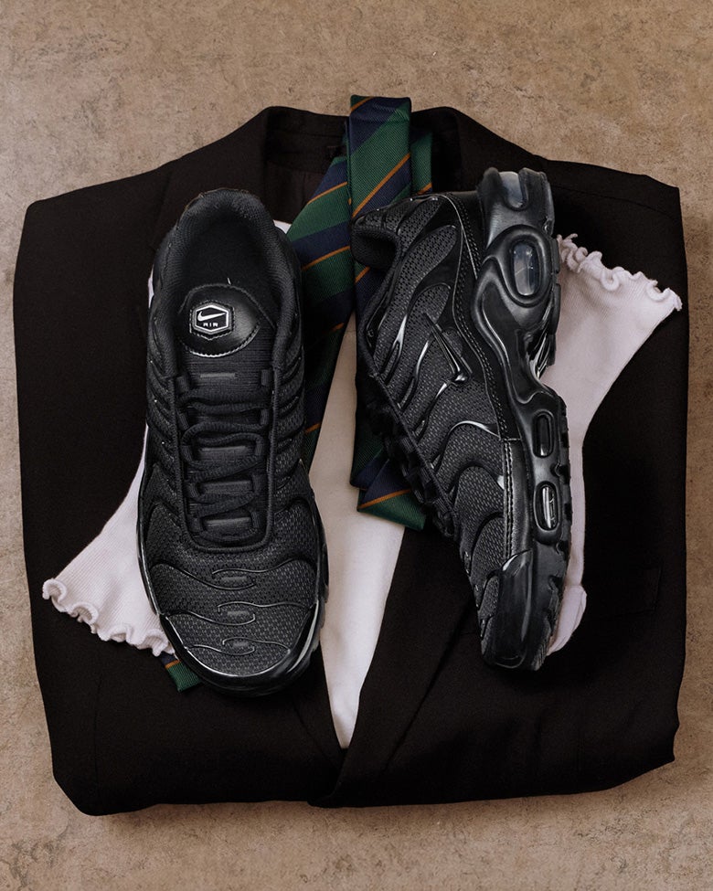 NIKE