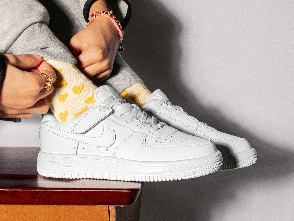 EASY FASTENING SHOES