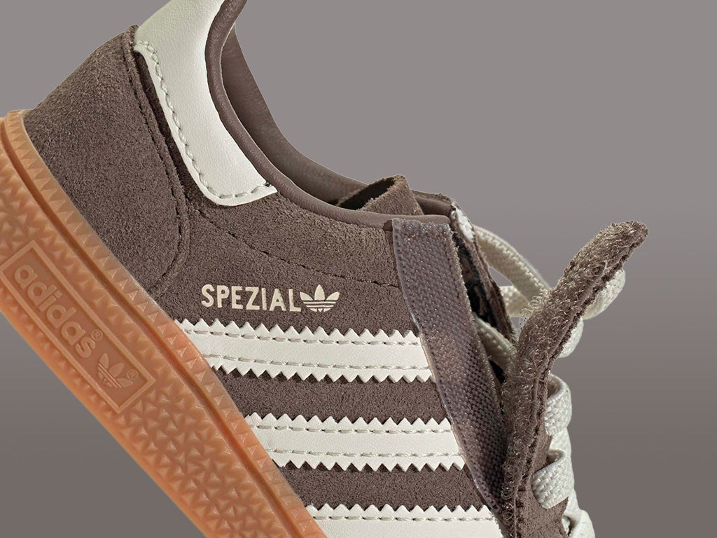 EASY FASTENING SHOES