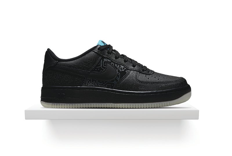 Shop Nike Air Force 1 '06