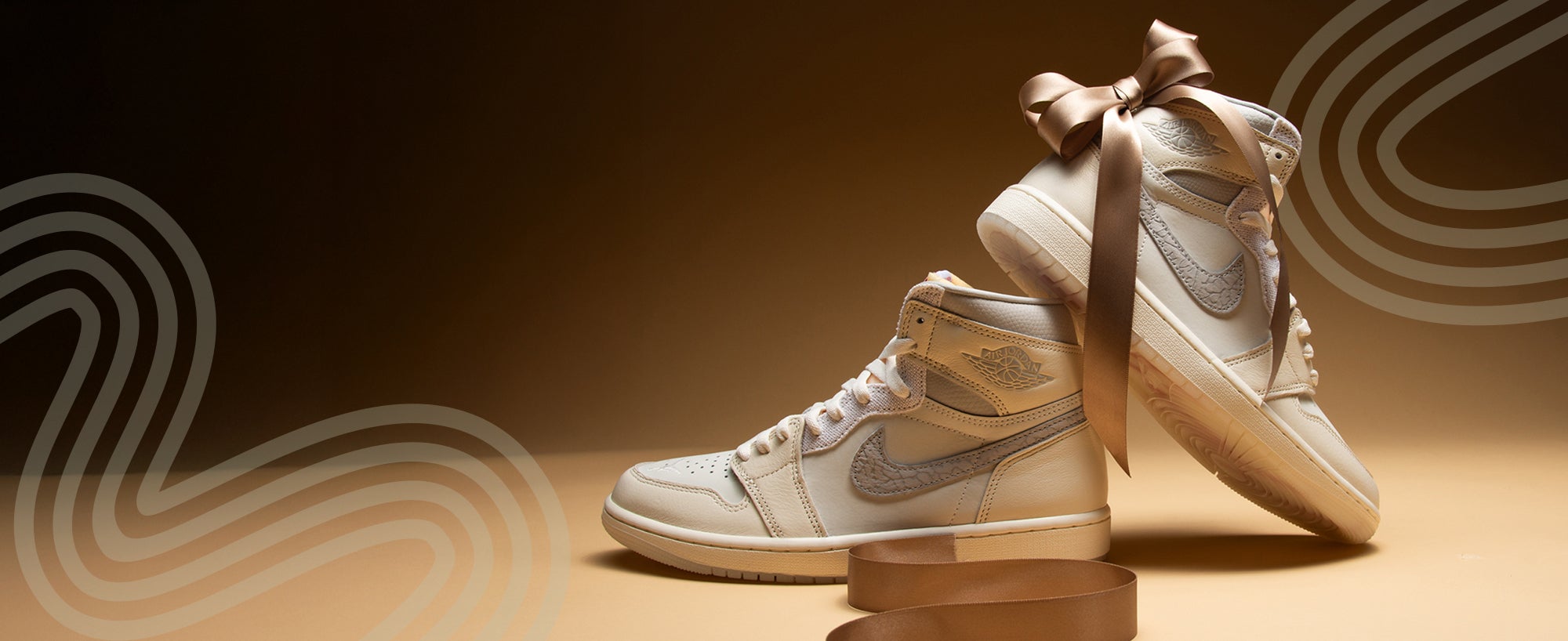 Shop Jordan Retro 1 High OG 'Sail'.