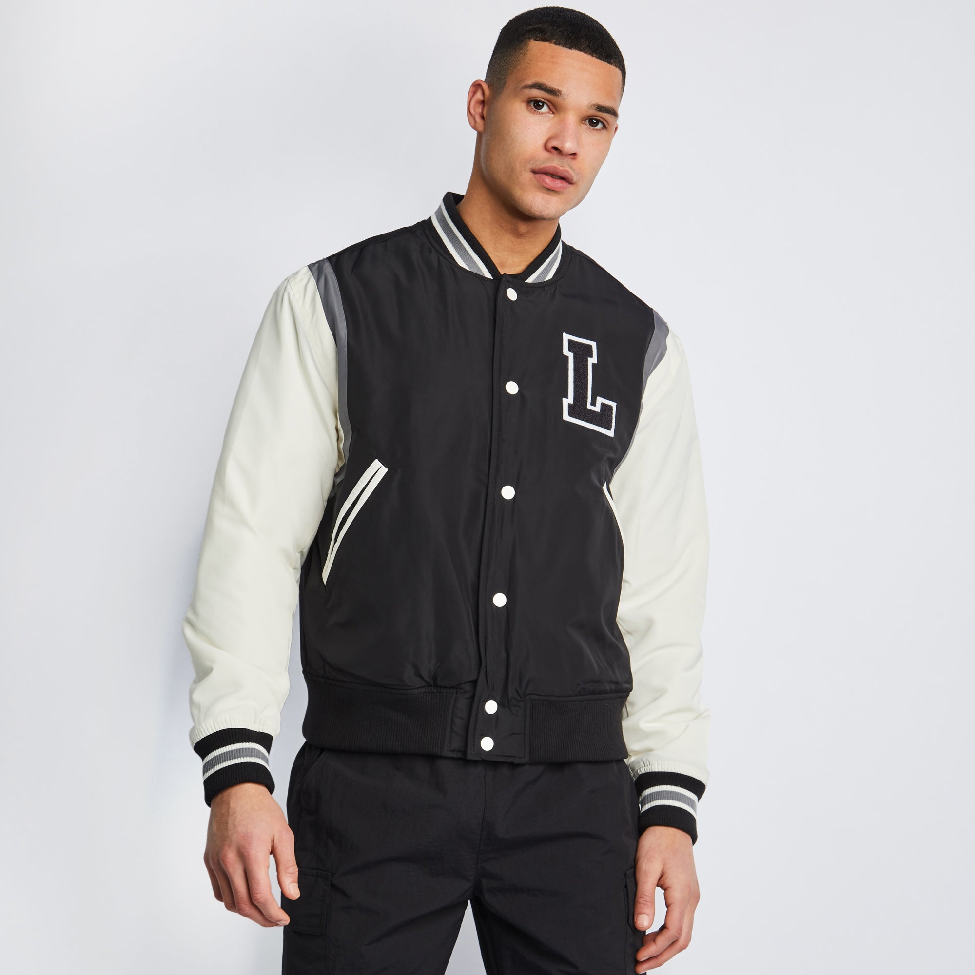 THE BEST RETRO VARSITY LOOKS THIS SEASON | Foot Locker Greece