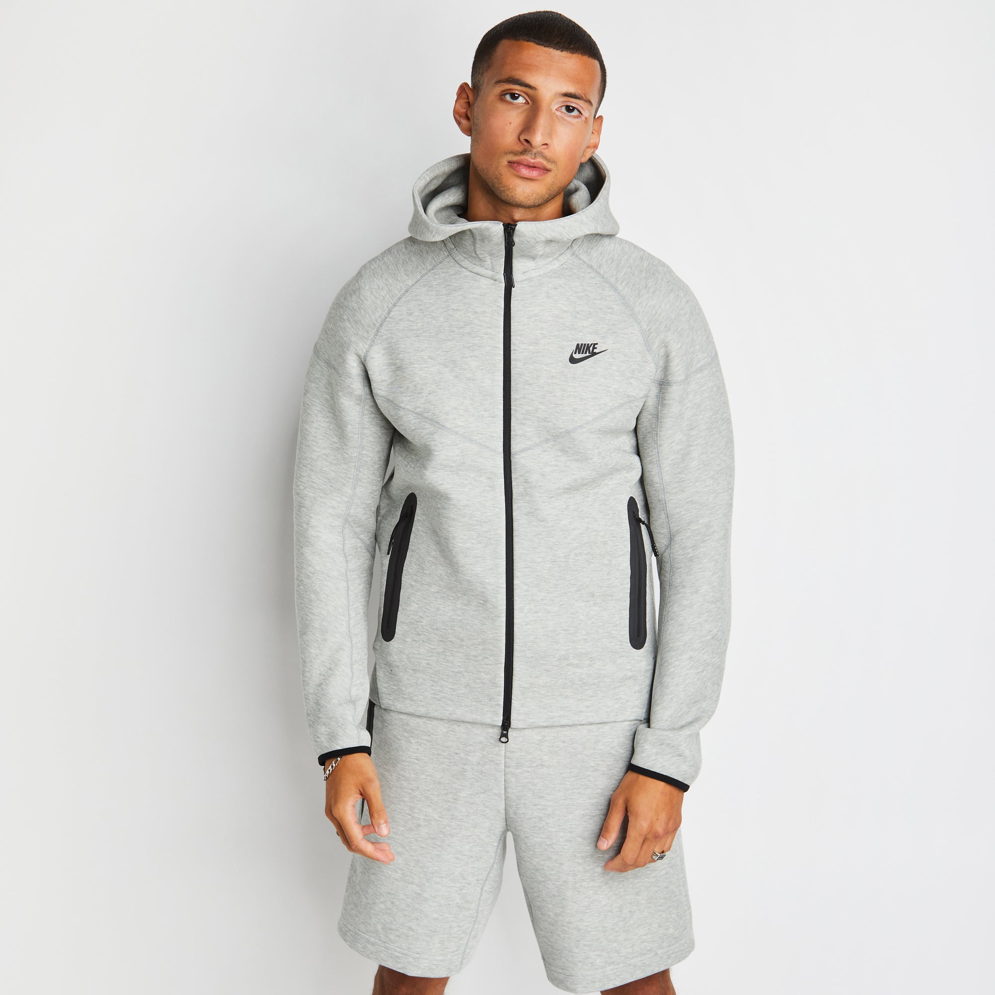 NIKE TECH FLEECE COZY LIKE NO OTHER Foot Locker Spain