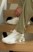 SHOP NIKE