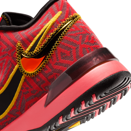 Nike LBJ Nxxt Genisus Image 8 de 9. Appuyez pour ouvrir la galerie de photos.
