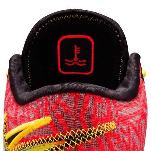 Nike LBJ Nxxt Genisus Image 9 de 9. Appuyez pour ouvrir la galerie de photos.
