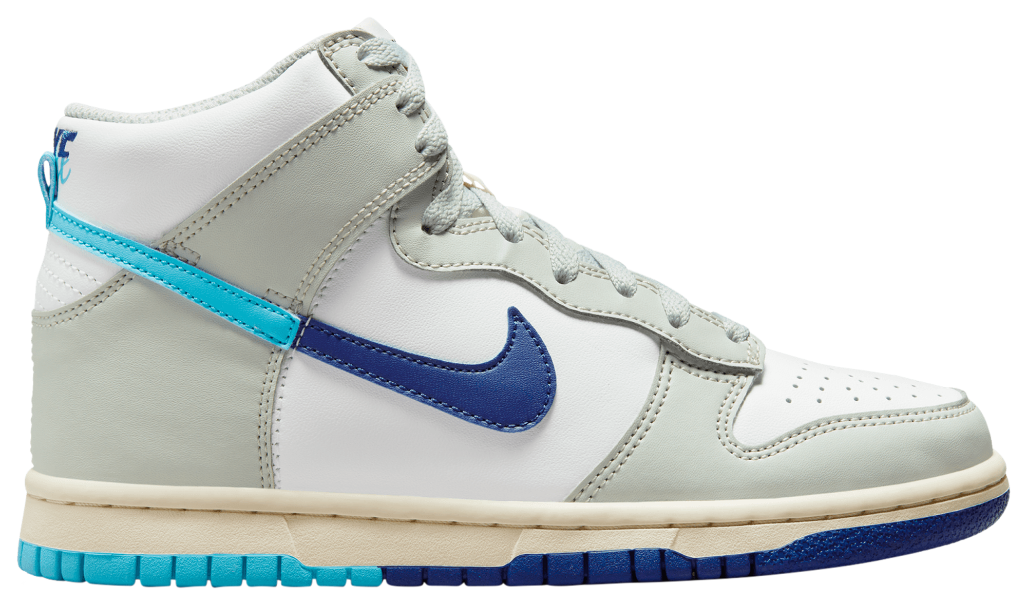 Nike Dunk High SE Older Kids' Shoes. Nike LU