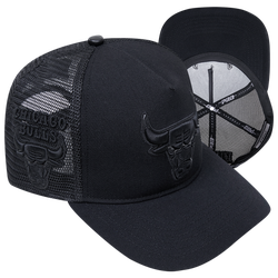 Men's - Pro Standard Bulls Black Out Classic Trucker - Black/Black