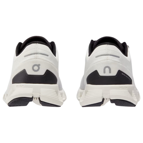 On Cloud X 3 Foot Locker