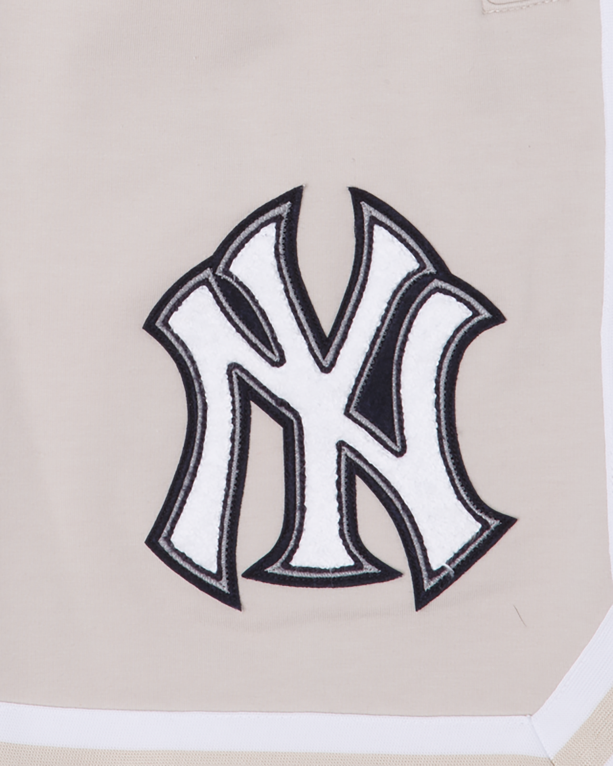 New Era NY Yankees Logo Select Shorts