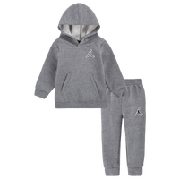 Jordan Essentials Fleece Set (Infant), Carbon Heather, 12 : :  Clothing, Shoes & Accessories