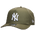 New Era Casquette à structure en A New York Yankees 9FORTY - Pour hommes Nouveau olive/Blanc