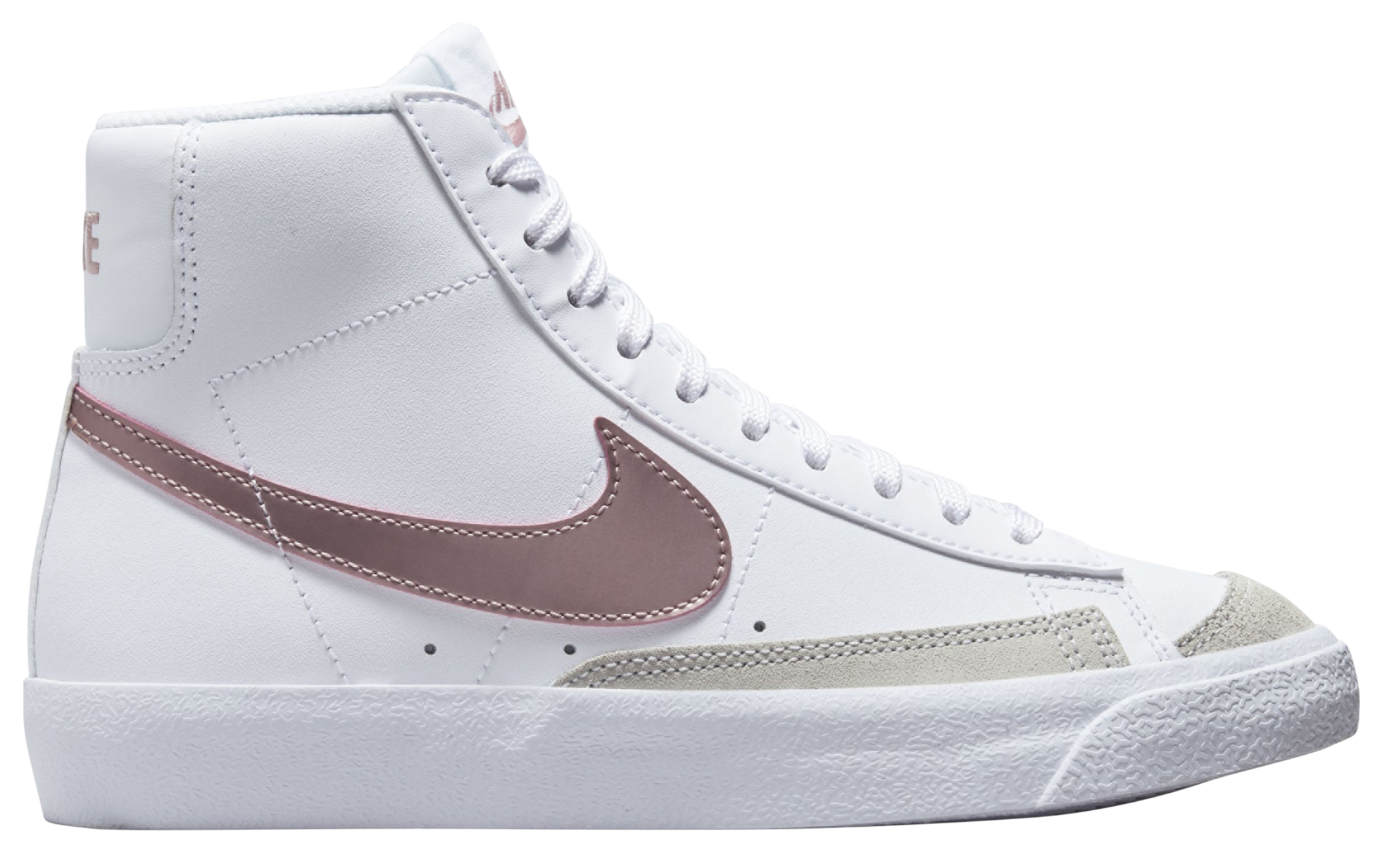 Nike blazer mid foot locker best sale