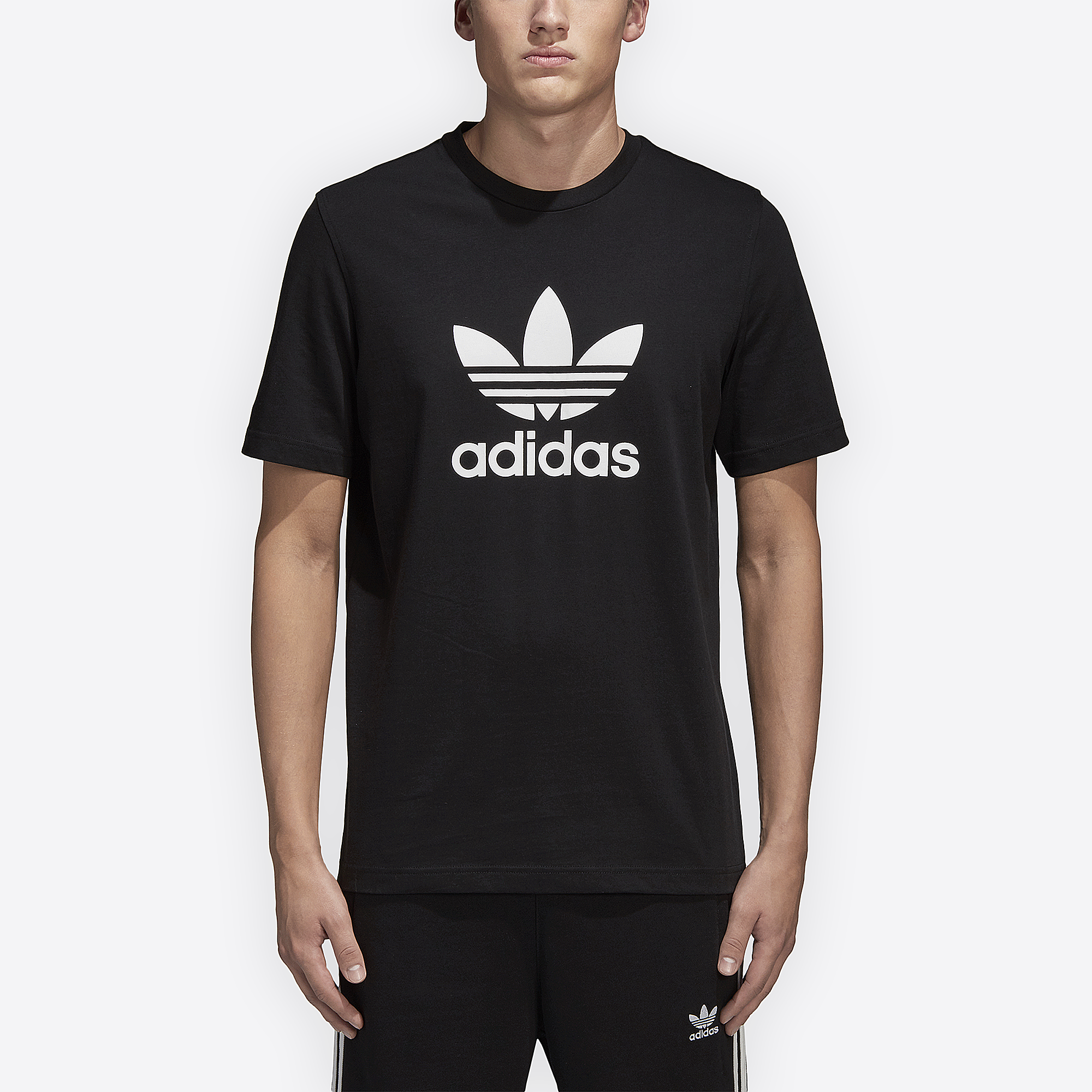 Футболка оригинал. Футболка adidas Originals мужская Trefoil. Одежда адидас мужская футболка. Черные футболку найк адидас. Футболки адидас и Каппа.