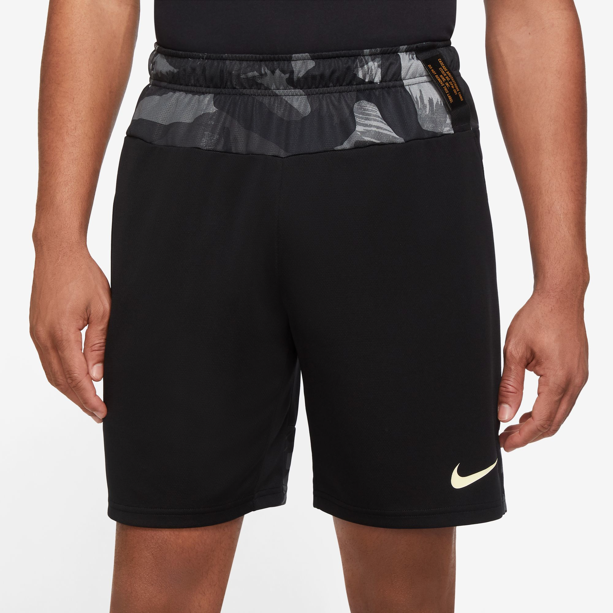 Short best sale nike camo