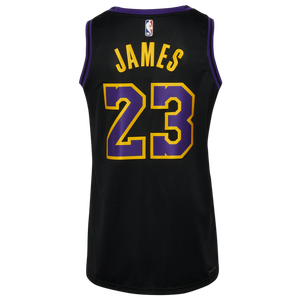 Lebron james deals jersey foot locker