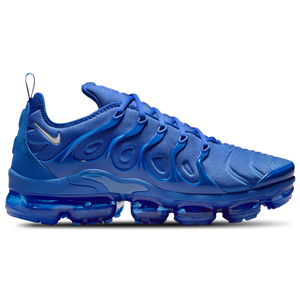 Air vapormax plus triple black footlocker best sale