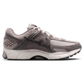 Nike Zoom Vomero 5 SE LOS SD - Nike College Grey/Med Ash Cave Stone