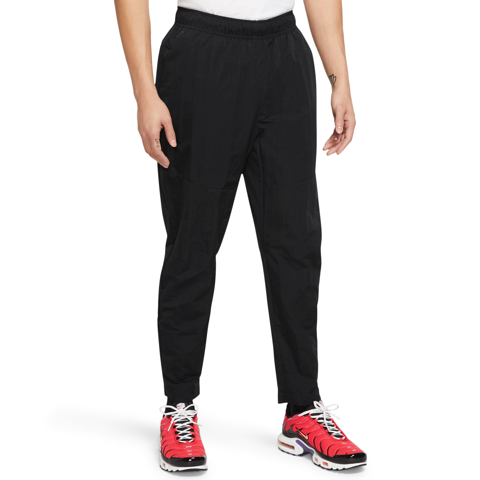 Nike Club Men's Lightweight Woven Trousers. Nike LU