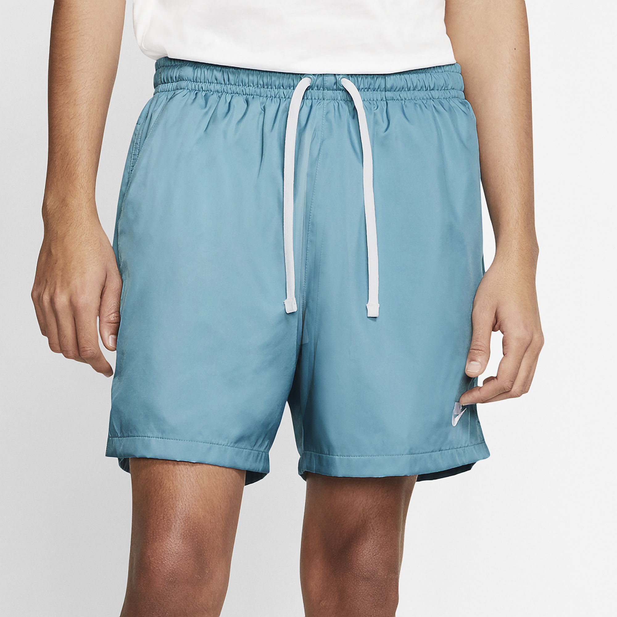 nike club essentials woven flow shorts