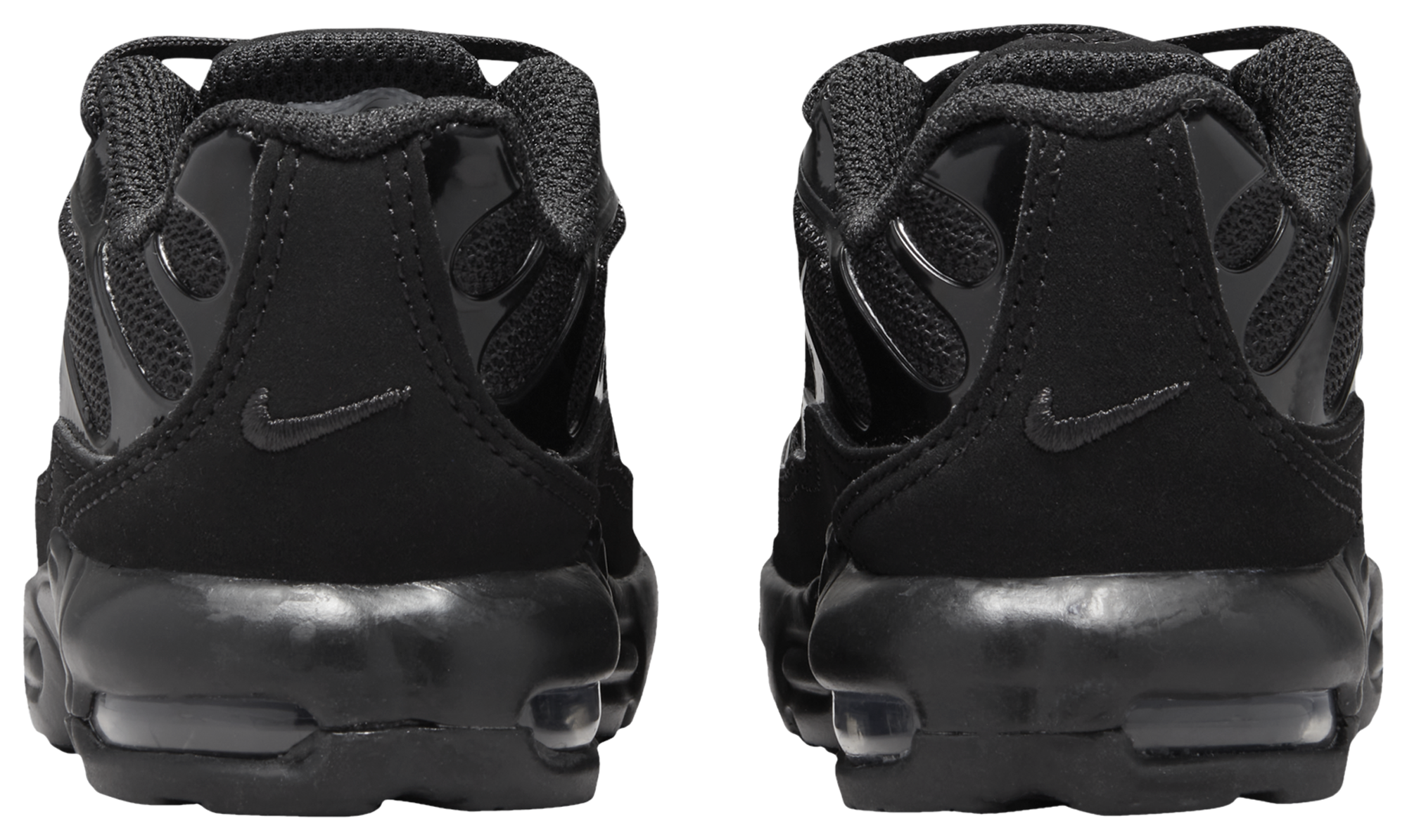 Vapormax plus on sale triple black footlocker