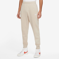 Nike club best sale joggers foot locker